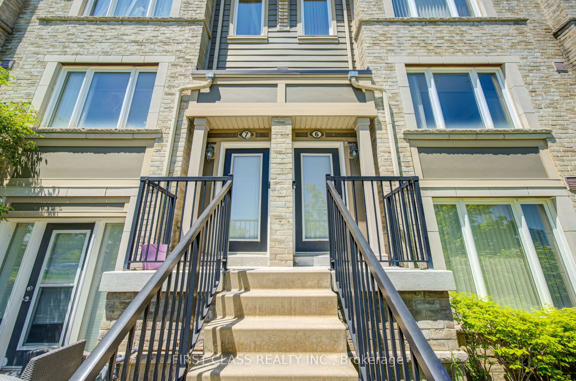 Unit 6 2875 Hazelton Place photo 1