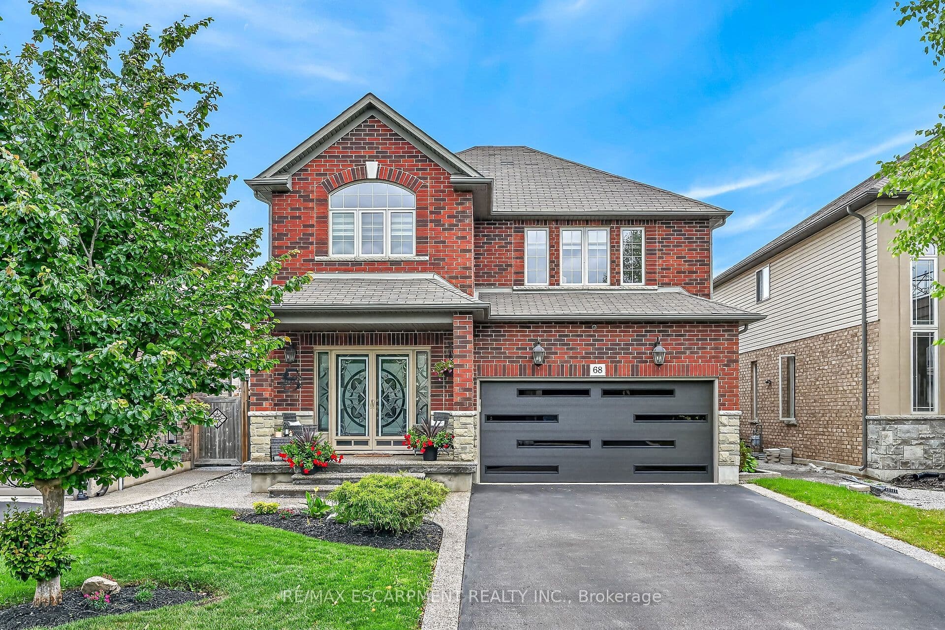 68 GARINGER Crescent photo 1