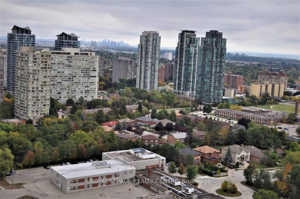 Unit 2508 223 Webb Drive photo 1
