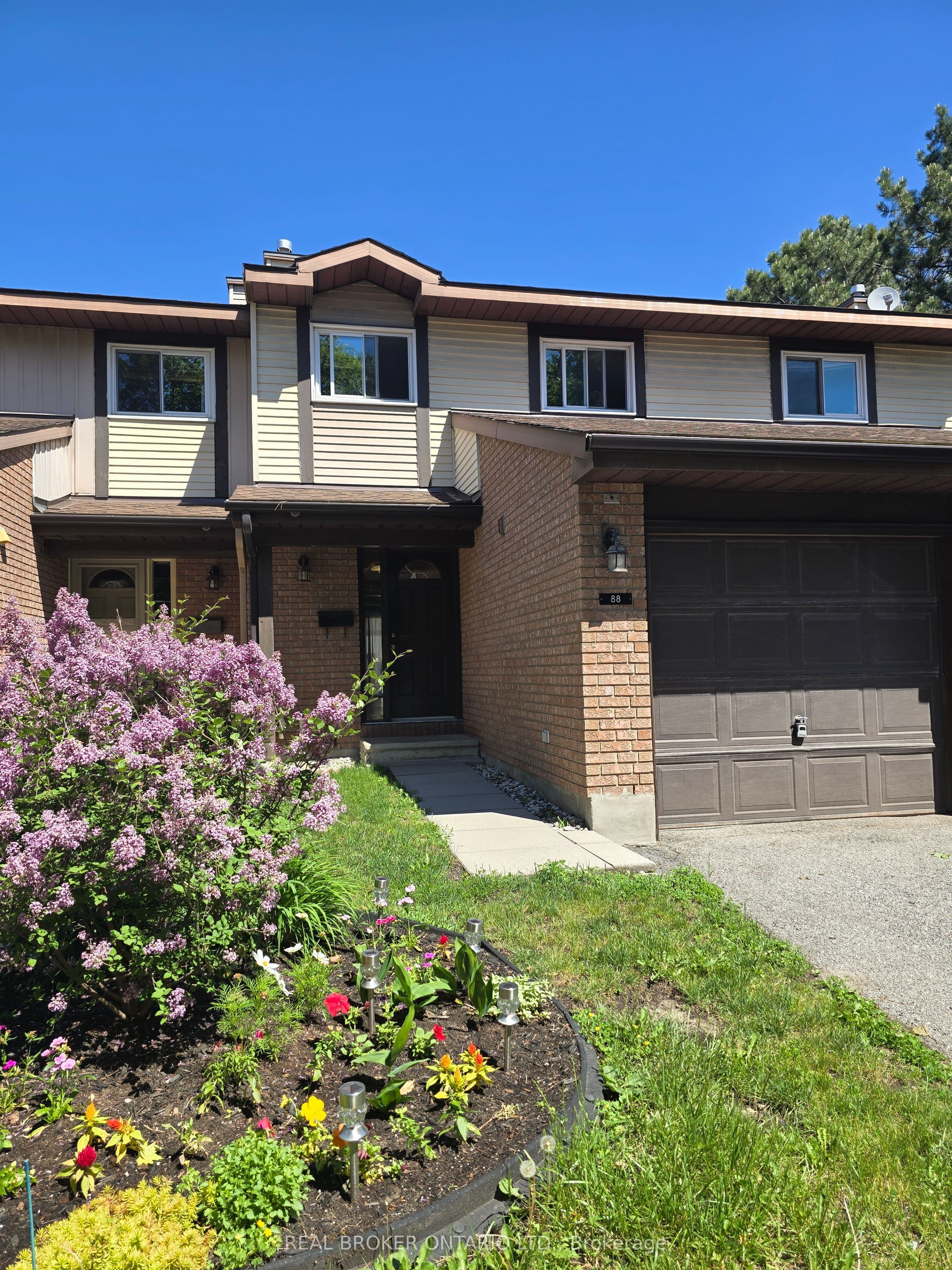 Unit 65 88 Clarkson Crescent photo 1