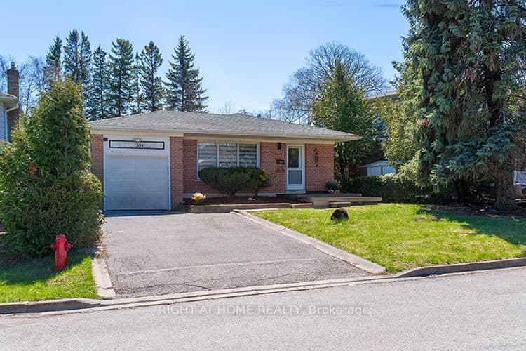 304 Roywood Crescent photo 1