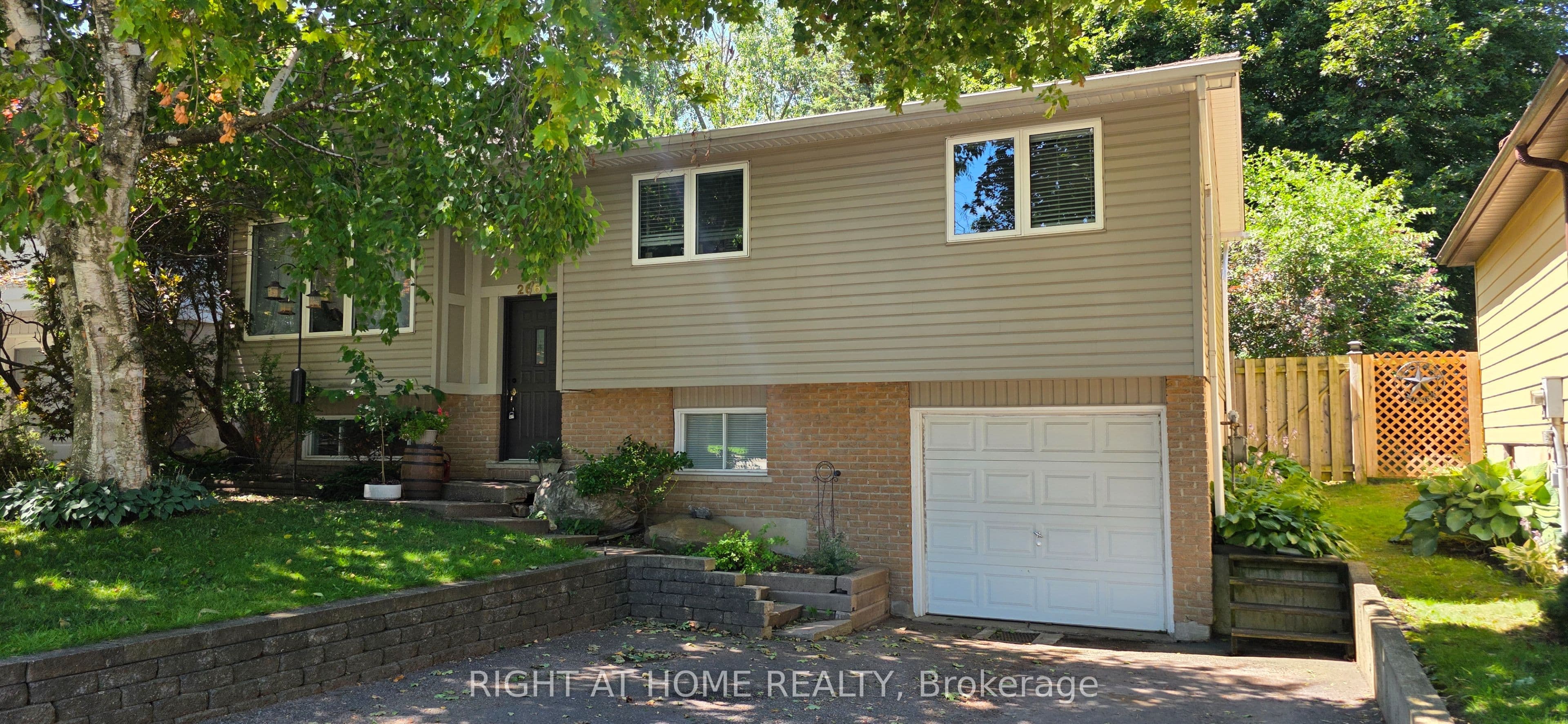 266 Gunn Avenue photo 1