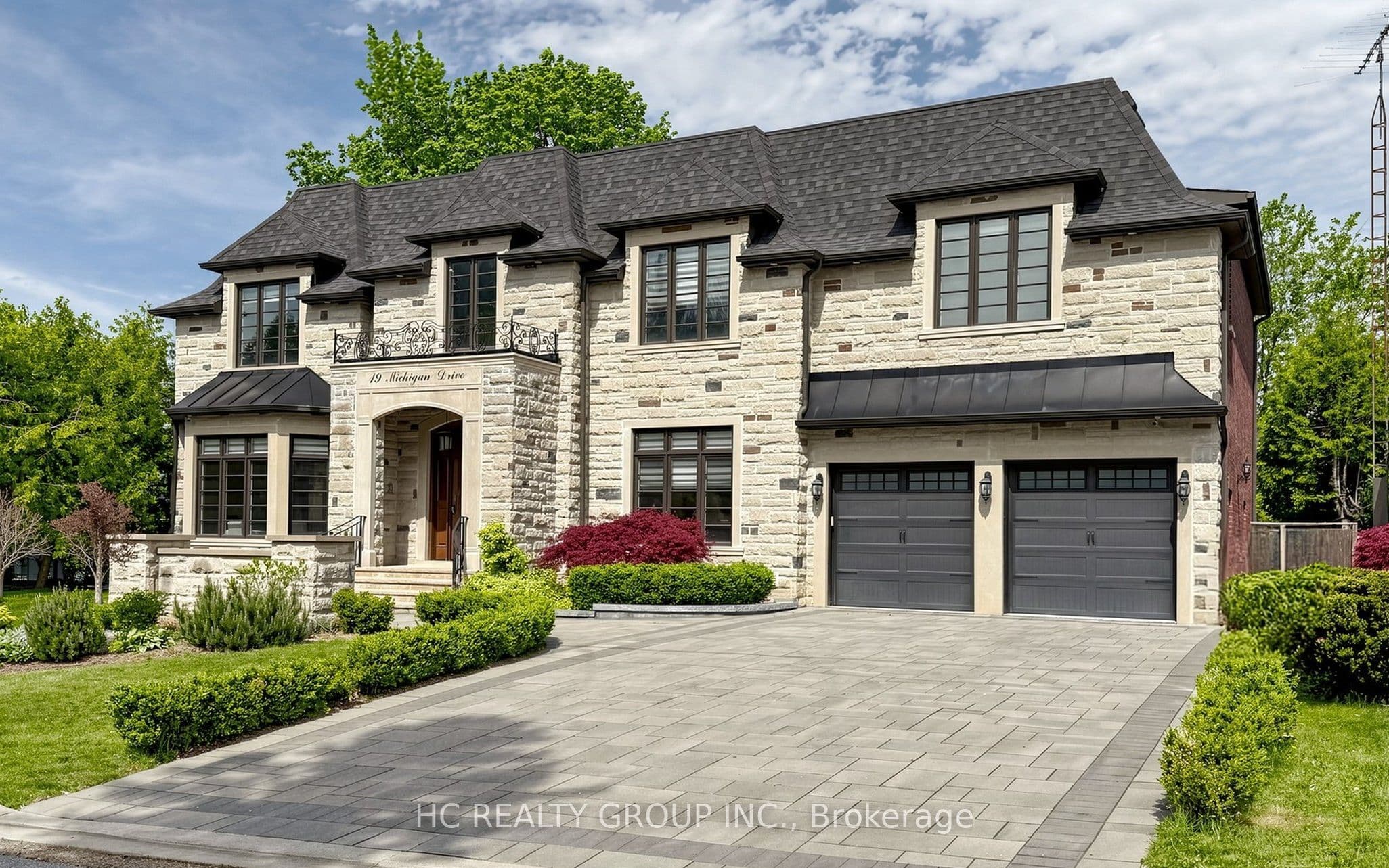 19 Michigan Drive photo 1