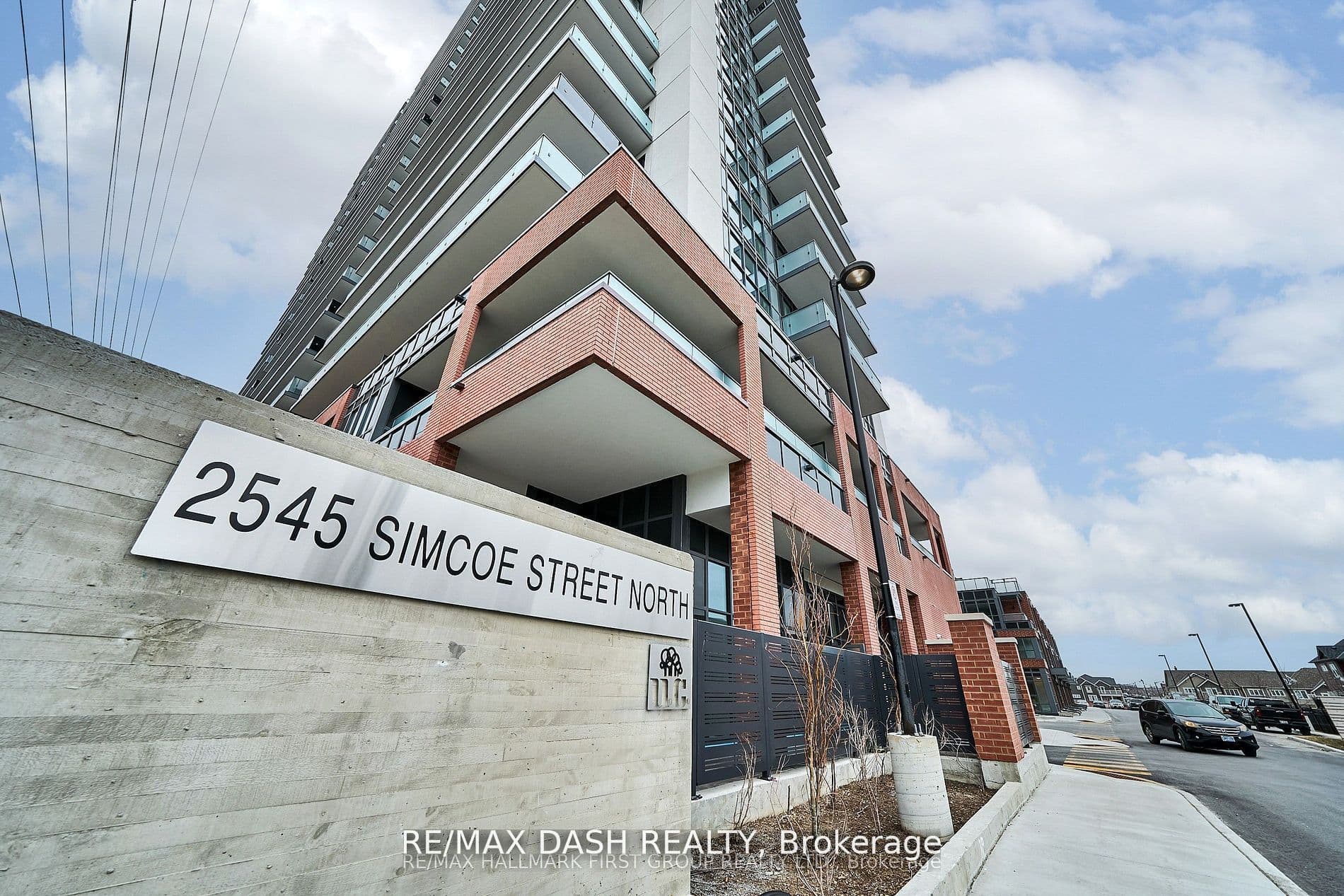 Unit 435 2545 Simcoe Street photo 1