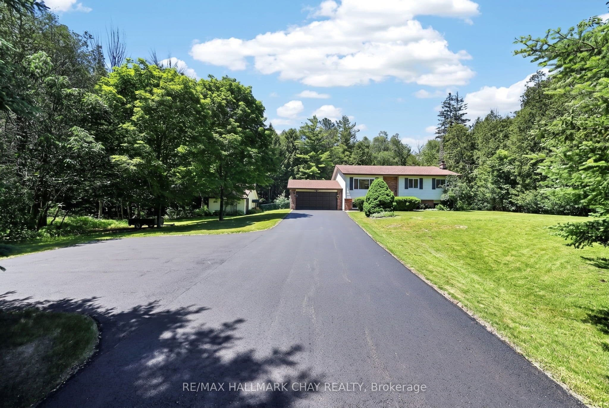 8570 8th Line photo 1