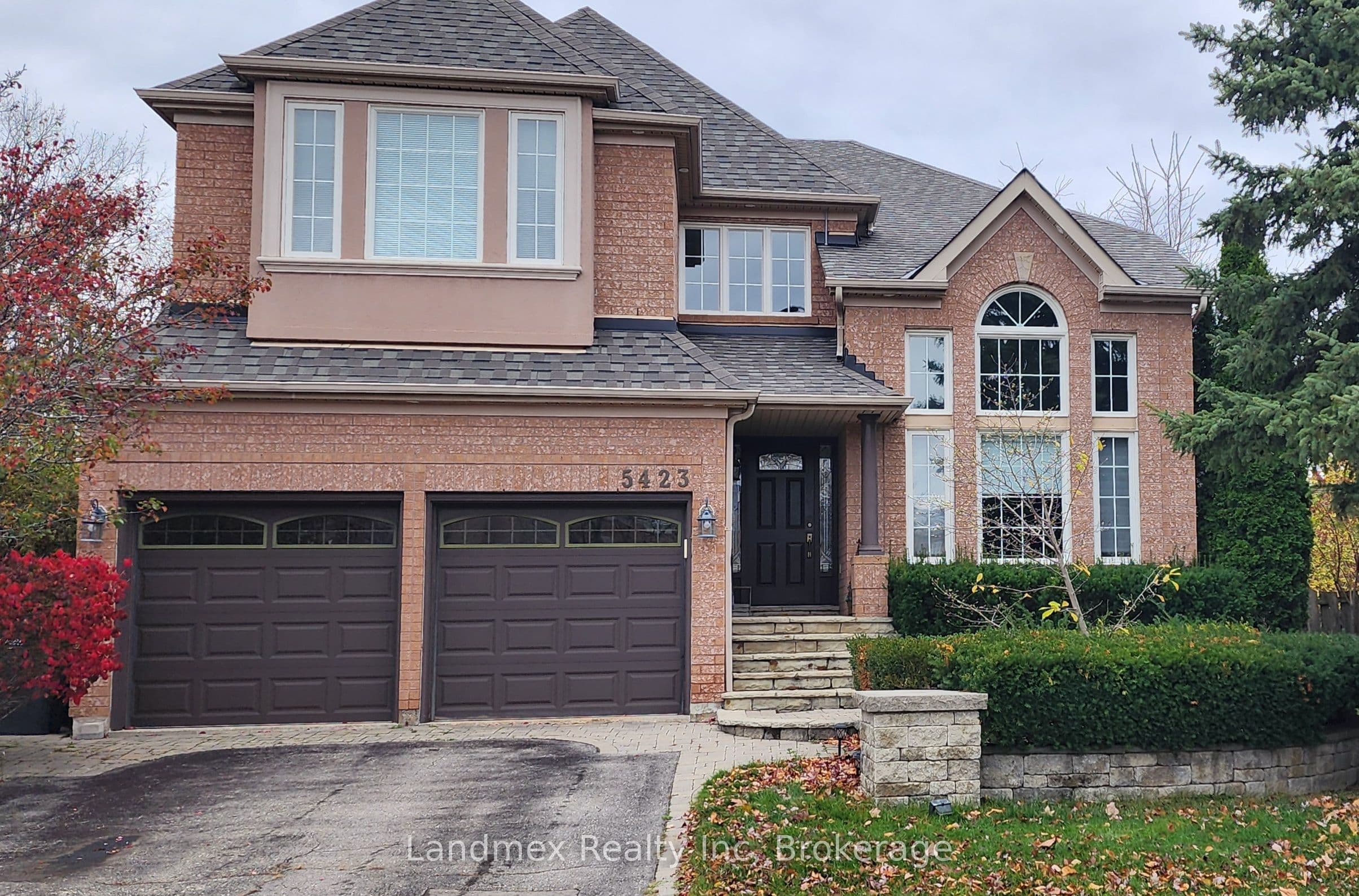 5423 Planter's Wood Court photo 1