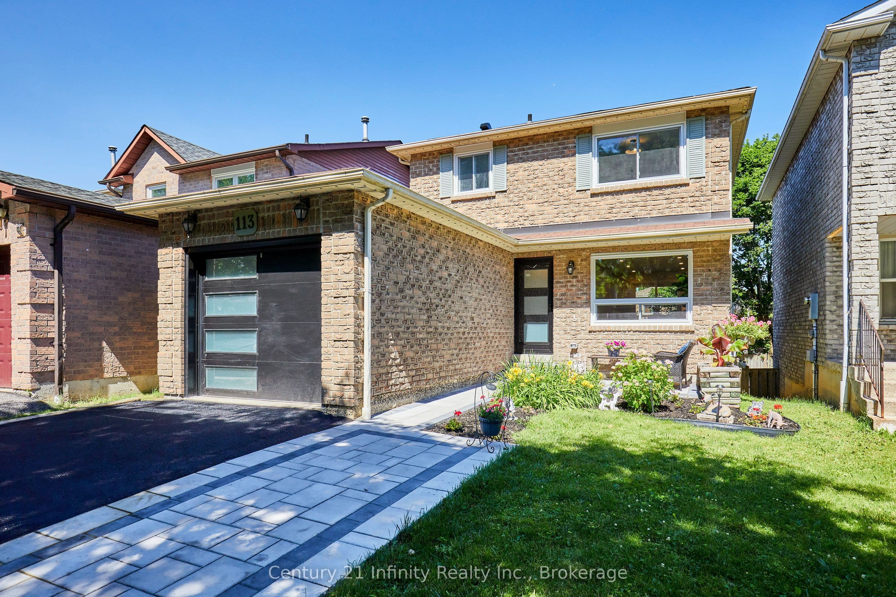 113 Daniels Crescent photo 1